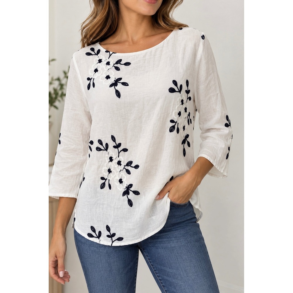 Kindred White Floral Embroidered Blouse 3/4 Sleeve Round Neck Top Navy Accent L